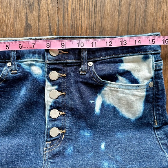 Banana Republic • High Rise Wide Leg Crop Jean in Tie Dye Wash • 29 - Picture 3 of 6